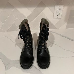 Sorel black combat boots zip up